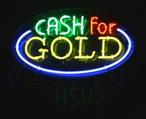 Sell gold for cash 7 days a week, at Phoenix Pawn and Gold